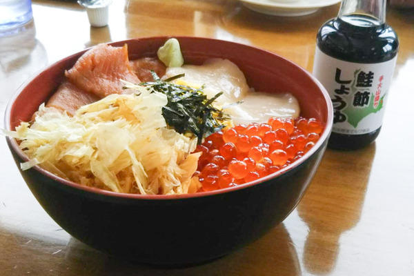 しべつ鮭三代漬け丼