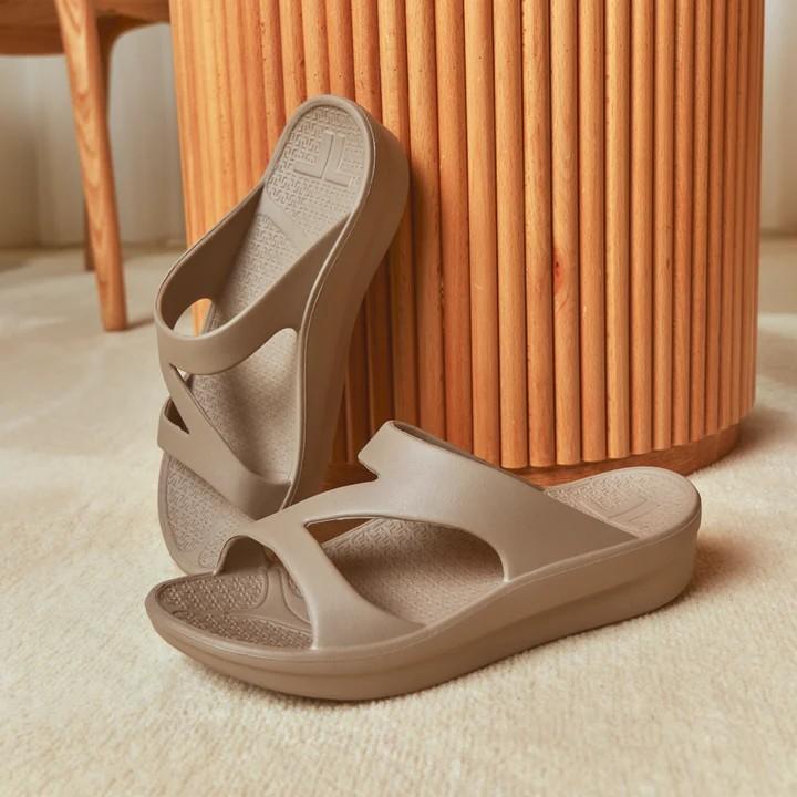  NEW ARRIVAL リカバリーフットウェア＜TELIC＞