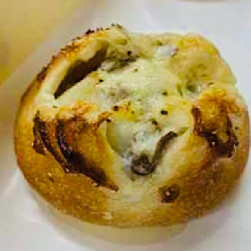 アトリエグーテ トリュフ薫るきのことポテトパン（季節限定パン）