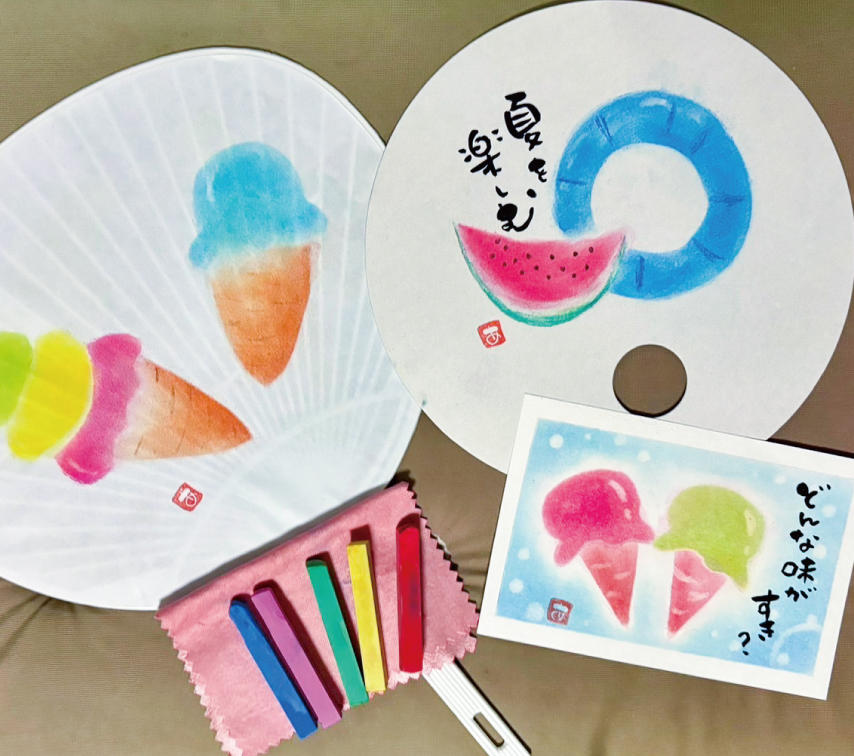 パステルアートでうちわ・絵はがきづくり